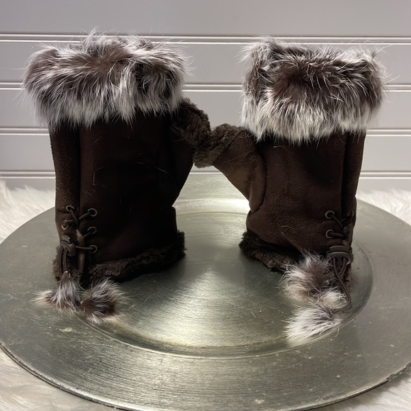 Coffee ☕ Faux Fur Fingerless Gloves - Picture 12 of 12